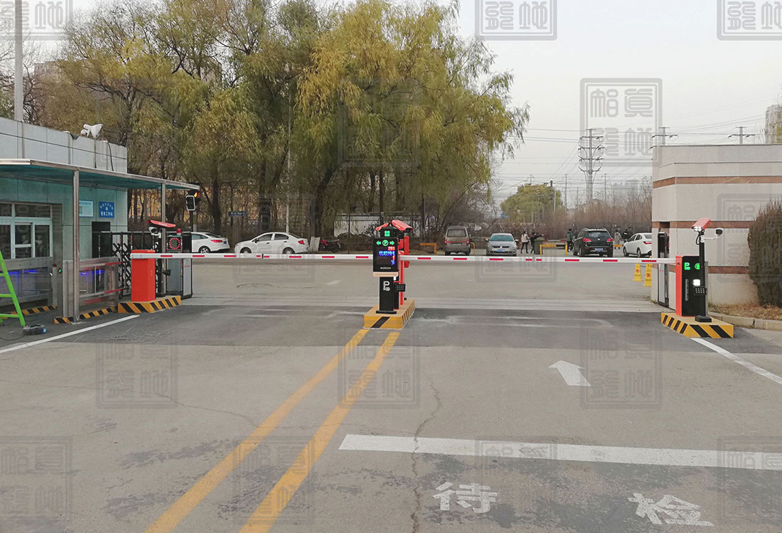 如何利用小區(qū)的空地呢？紅色物業(yè)是啥呢？
