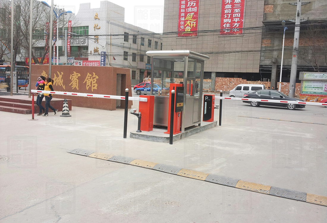 破解小區(qū)車牌識別的三大方法