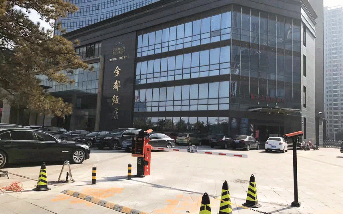 中央時代廣場采用真地智能車牌識別系統(tǒng)