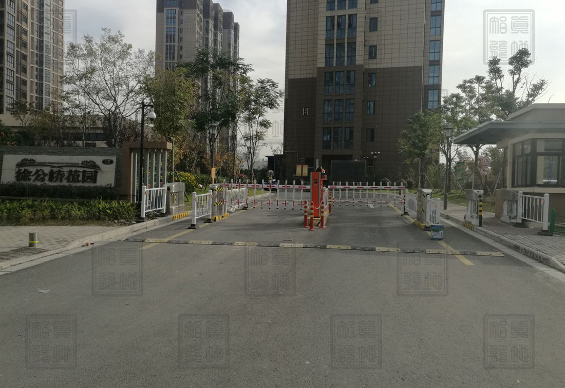全新升級，公園停車場采用智能繳費功能